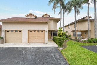 Building Photo - BEAUTIFUL THREE BEDROOM TOWNHOME WITH GARAGE(AVAILABE NOVEMBER)