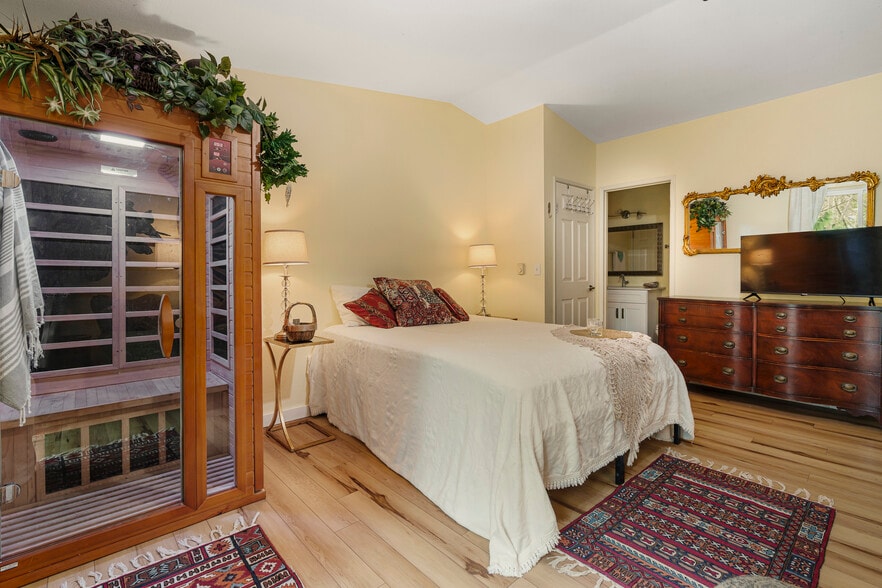 En Suite Bathroom in Master - 20043 Forest Park Dr NE