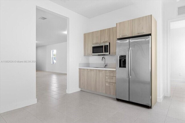 Building Photo - 12237 Green Oak Dr