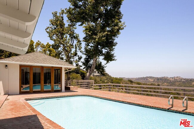 Building Photo - 2158 Stradella Rd