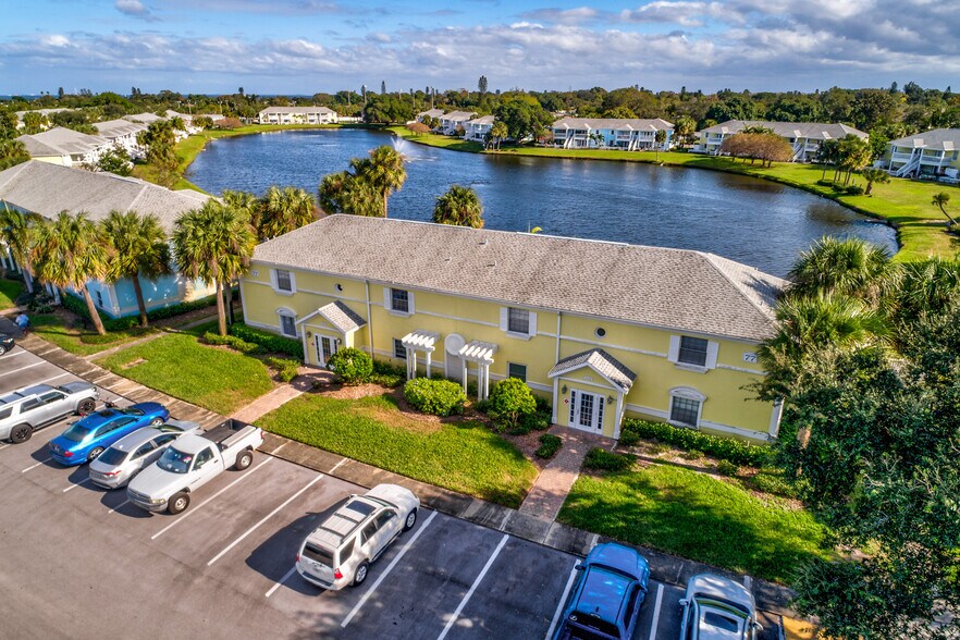 Building Photo - 122 Pompano Dr SE