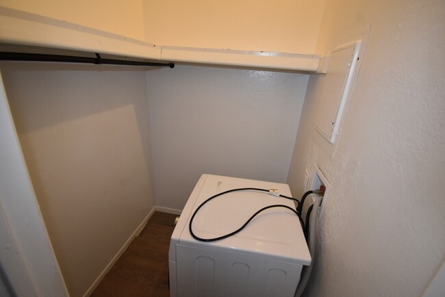 Building Photo - 156 E 21st St