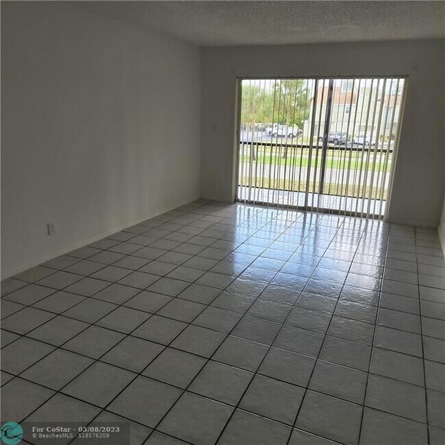 Primary Photo - 8060 S Colony Cir