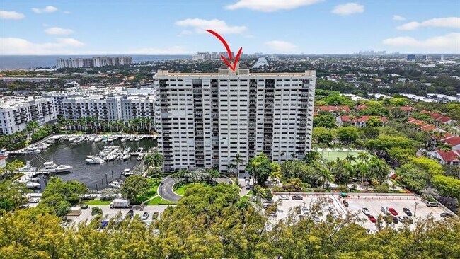 Building Photo - 3200 Port Royale Dr N