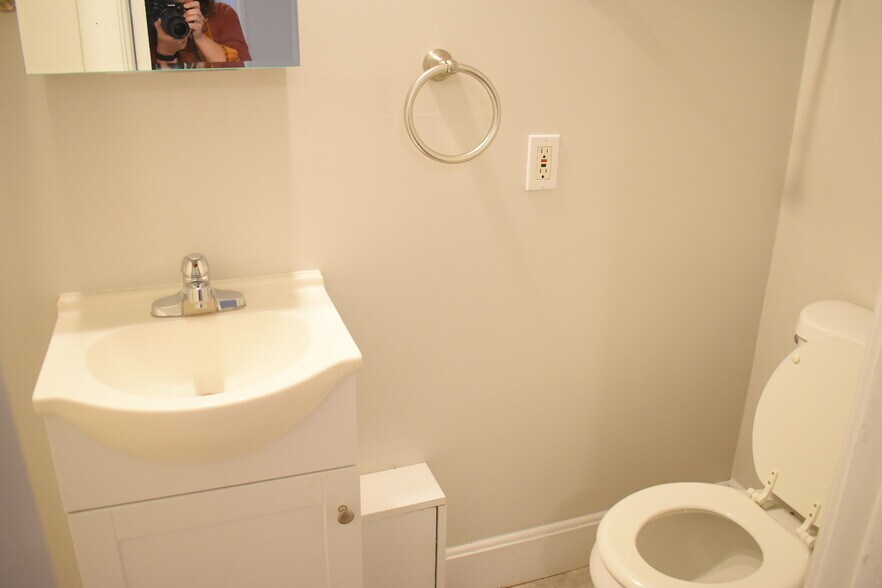 Building Photo - 2103 Pender Ave