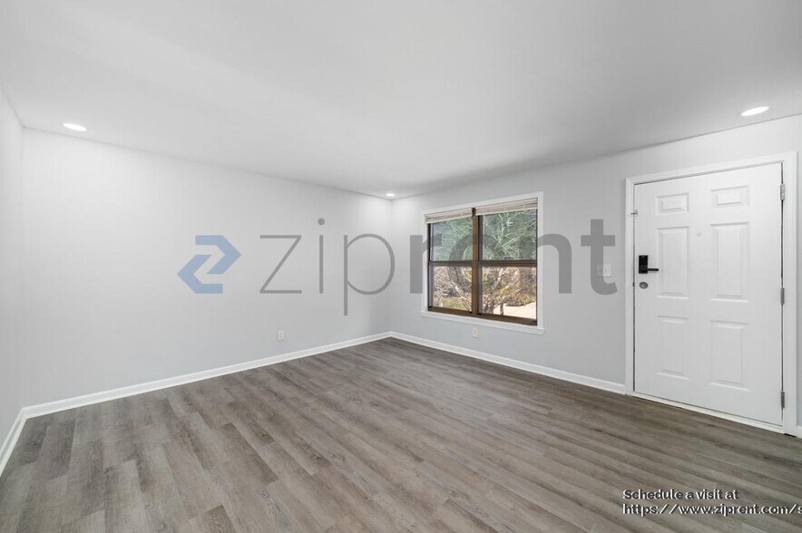 Building Photo - 575 Springwood Dr