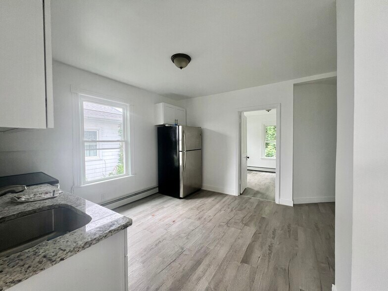 Building Photo - 236 Willetts Ave