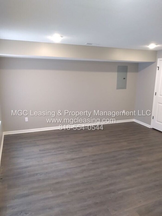 Building Photo - Beautiful Serrano Townhome with Walk-out Basement