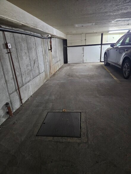 Building Photo - 530 S 400 E