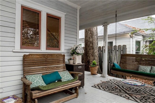 Building Photo - 952 Myrtle St NE