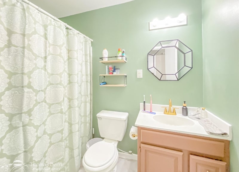 Building Photo - 342 Meander St