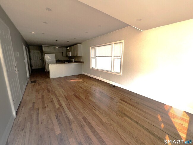 Building Photo - 105 Churchill St