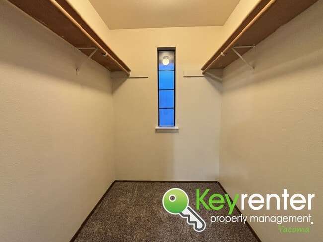 Building Photo - Comfortable Upstairs 2 Bedroom 2 Bath Rental in Private Community Near Fircrest!