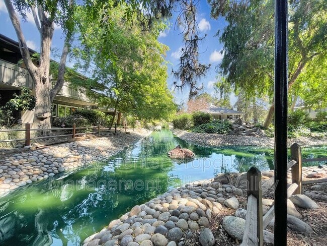 Building Photo - 151 Buckingham Dr