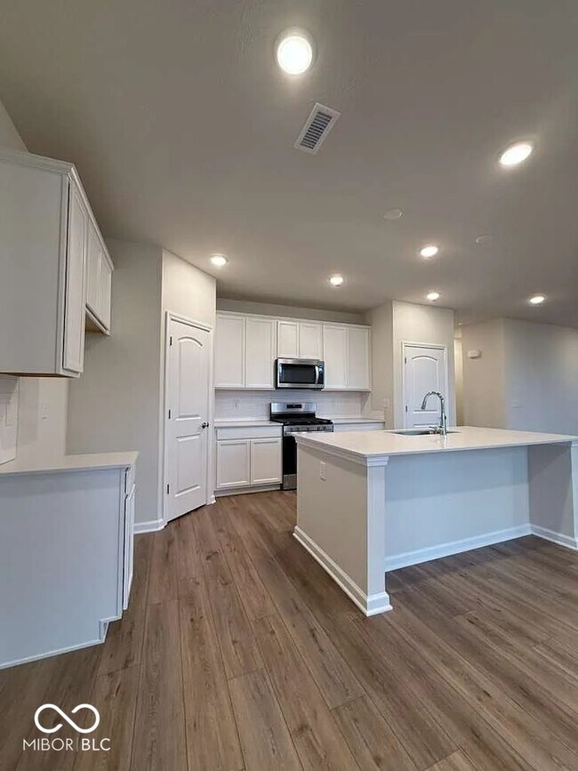 Building Photo - 6871 Seabiscuit Rd