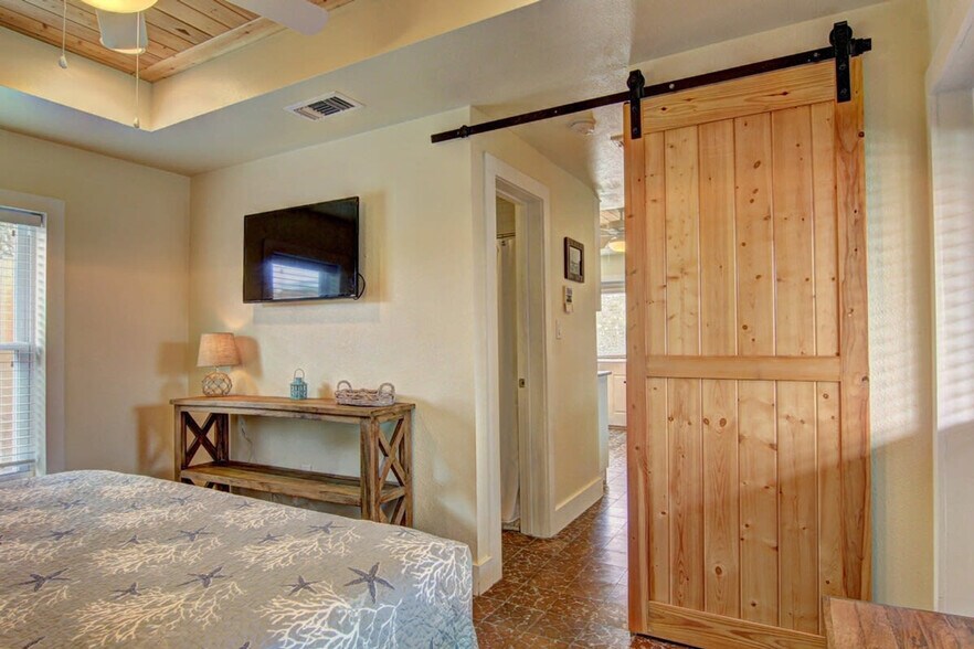 Building Photo - 134 N Alister St