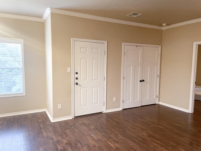 Building Photo - 4032 Golden Eagle Dr