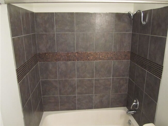 Building Photo - 2213 Yellow Jacket Ln