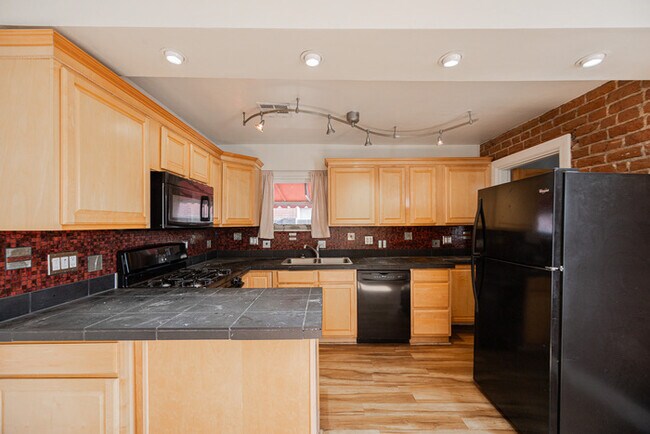 Building Photo - 1617 E Willetta St