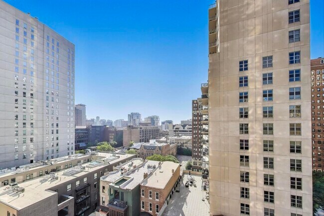 Building Photo - 1030 N State St