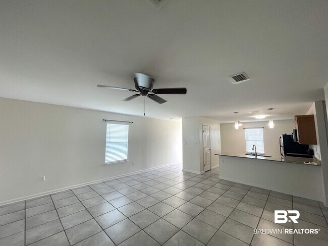Building Photo - 15142 Marem Dr