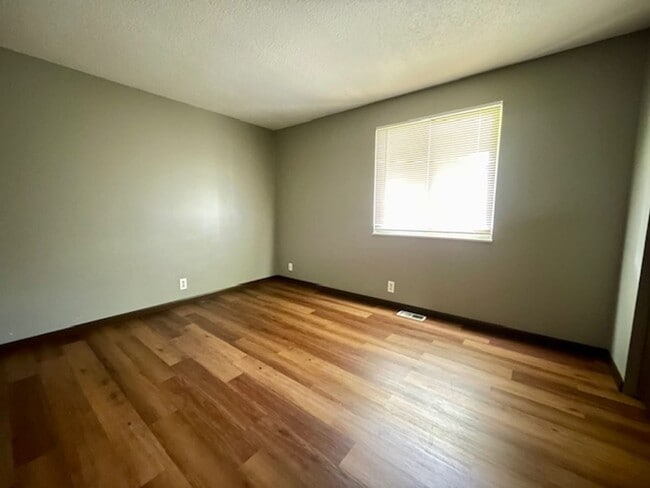 Building Photo - MADISON SCHOOLS - 2 Bedroom Available!