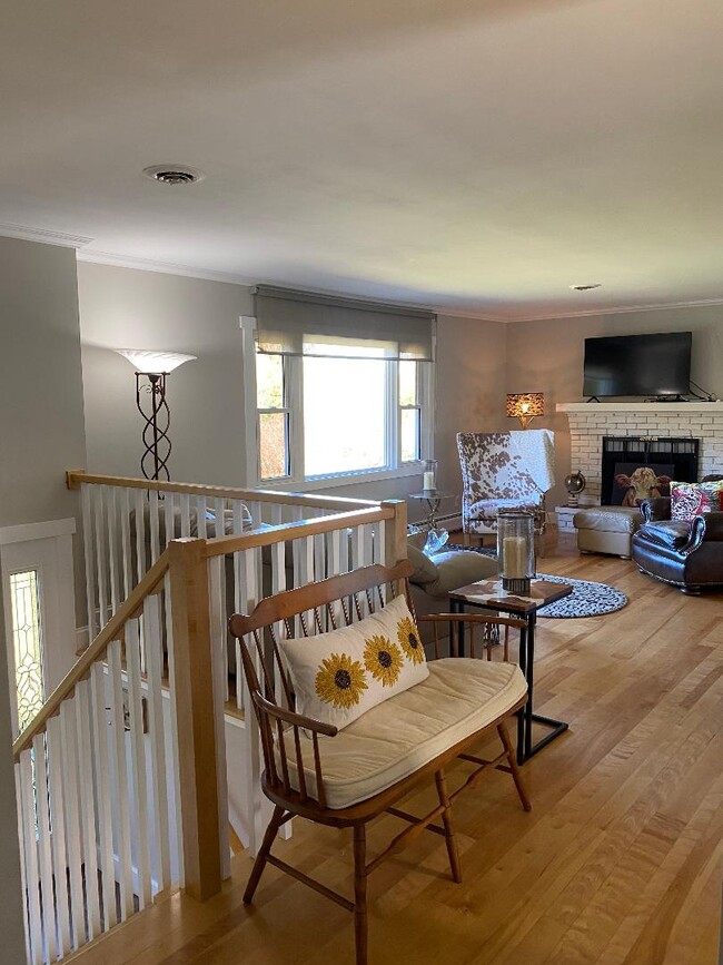 Building Photo - 67 Suncrest Terrace