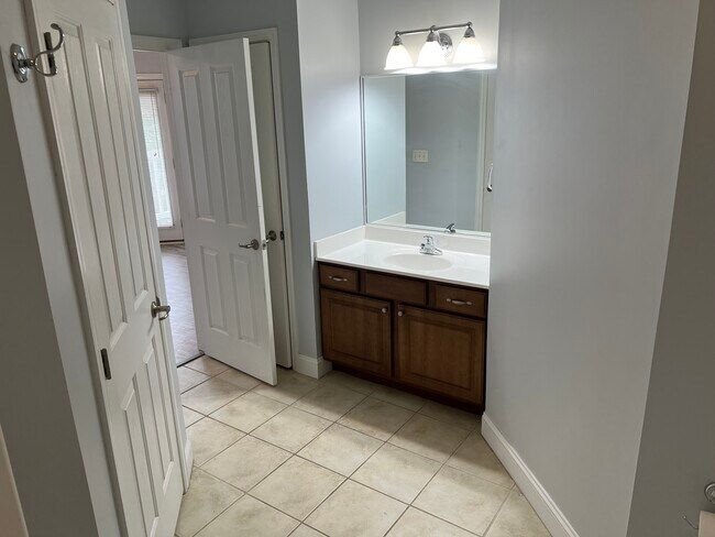 Building Photo - 1318 Suncrest Village