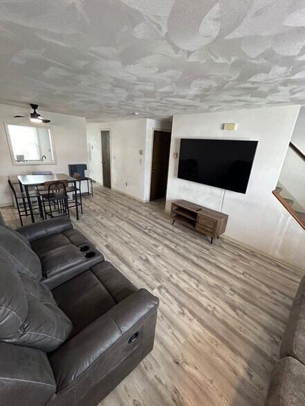 Living room - 14 Chelsea Sq