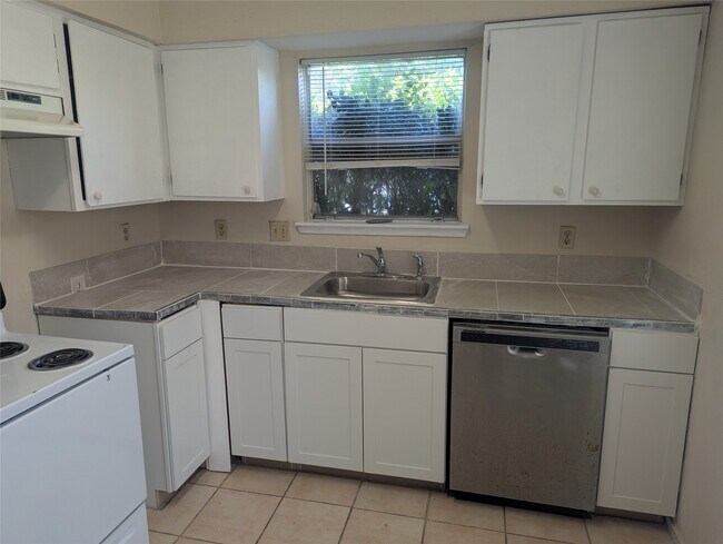 Building Photo - 7610 Lemma Dr
