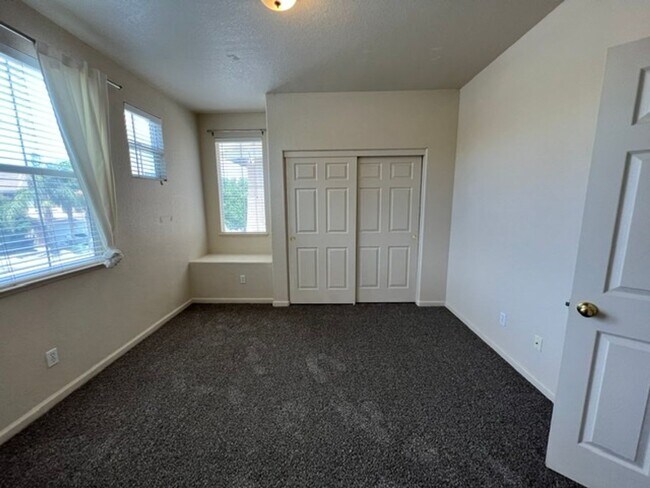 Building Photo - 2912 Medinah Way