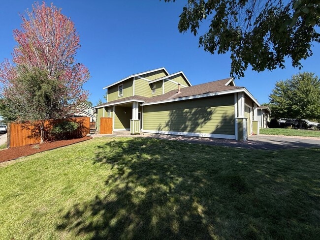 Building Photo - TAKE A LOOK AT THIS GORGEOUS HOME SITTING ...