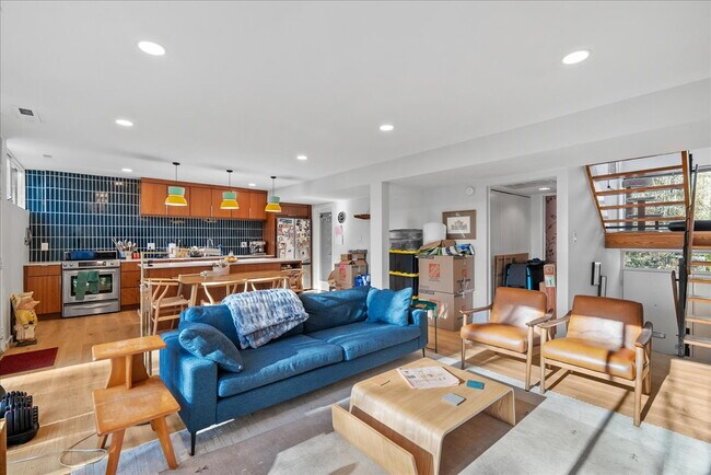 Building Photo - Unique 3BR / 1.5BA Mid-Century Townhome in Reston’s Iconic Hickory Cluster
