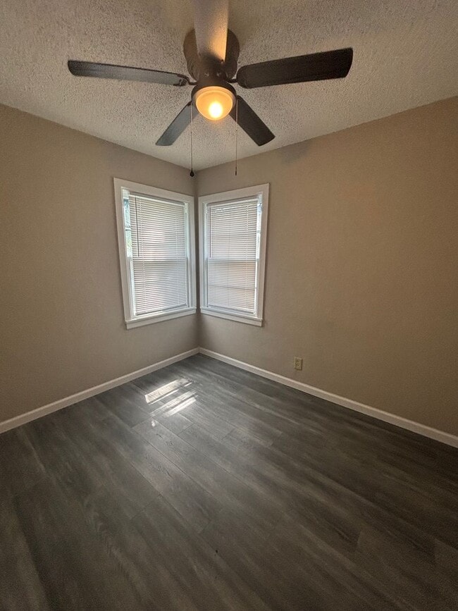 Building Photo - Charming 2 Bedroom 1 Bathroom Home located Northeast Wichita-Move In Ready