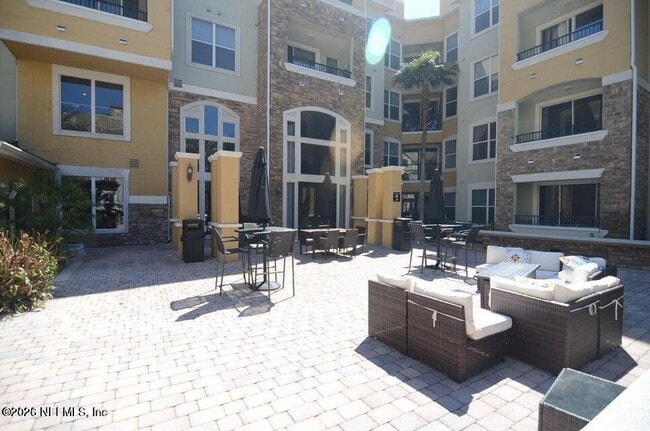 Building Photo - 1001 Monument Rd