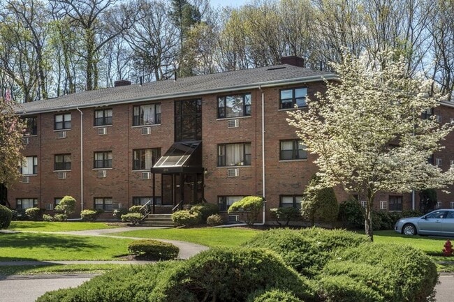 Building Photo - Green Line D - Mass Pike - Parking Included