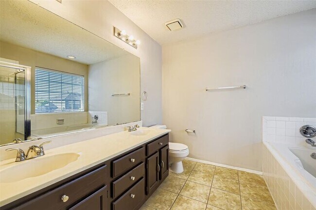 Building Photo - 1321 Overlook Dr