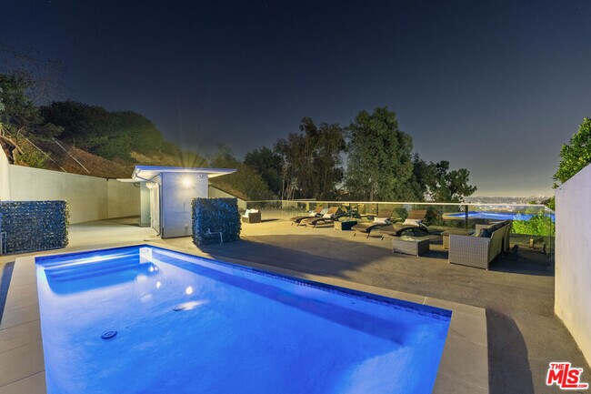 Building Photo - 6181 Temple Hill Dr