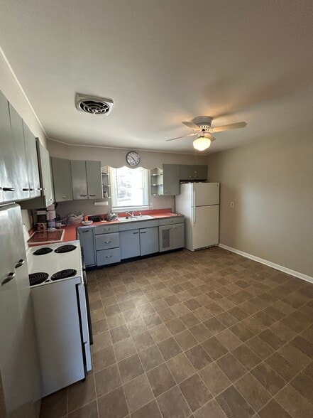 Kitchen - 904 Nichols Rd