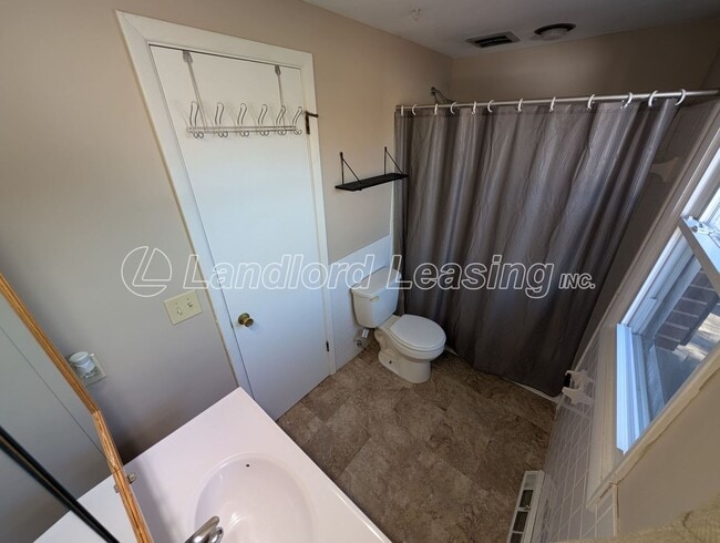 Building Photo - Spacious 4-Bedroom Colonial on Beautiful W...