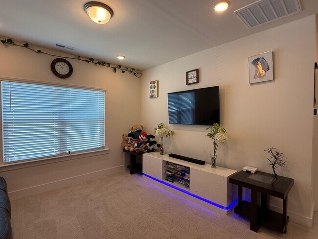 Building Photo - 113 Gabbro Pl