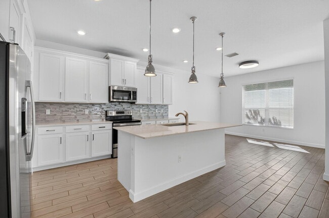 Building Photo - 4320 Buttonwood Dr