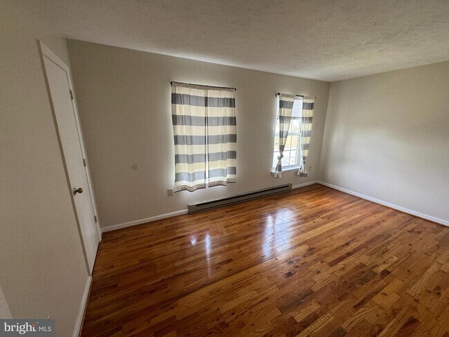 Building Photo - 205 Little River Dr