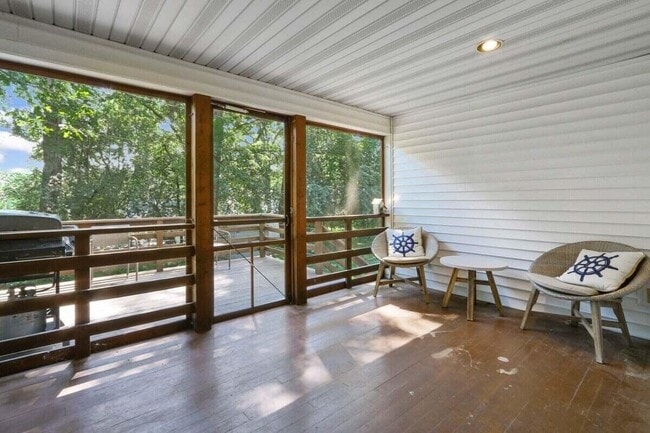 Building Photo - 15 Geneva Ln