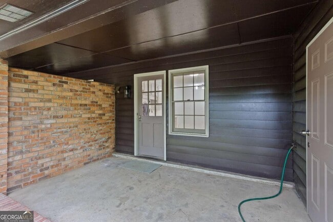 Building Photo - 230 Kimberly Way SW