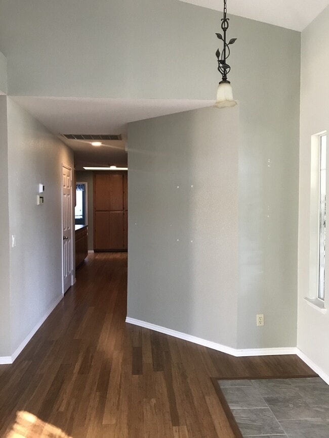 Building Photo - Beautiful 4 bedroom custom