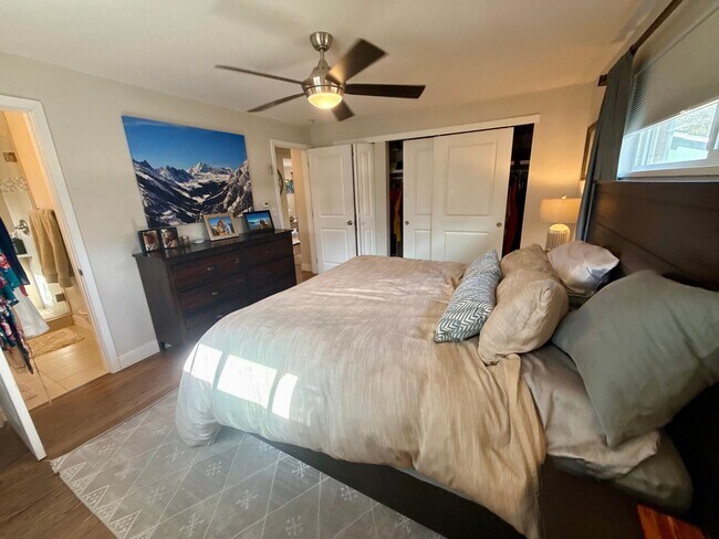 Building Photo - Sprawling 6 BR 4 BA Applewood Paradise - Live in Luxury with this Entertainer's Dream!