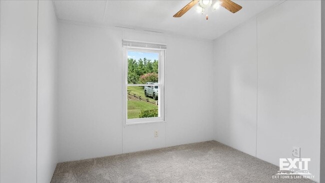 Building Photo - Spacious 3 Bedroom, 2 Bathroom Home in Cou...