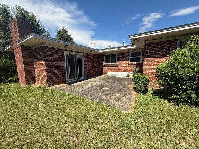 Building Photo - Pensacola - Lakeview - 3 bedroom, 2 bathroom