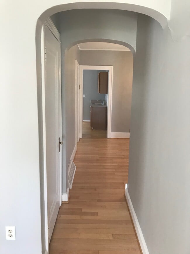 Building Photo - 3235 Prairie Ave